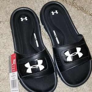 Brand New Under Armour Slides Sandals Boys Sz 4